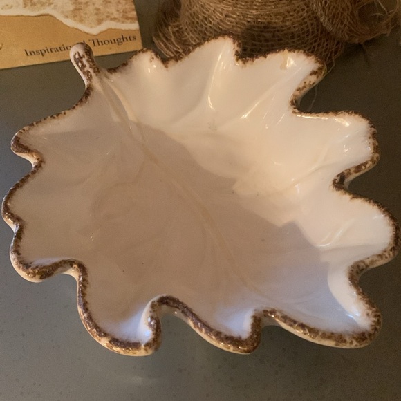 Pottery Barn, Oak Maple Leaf Harvest Acorn serving bowl. 1 bowl 8 inches long. - Picture 6 of 6
